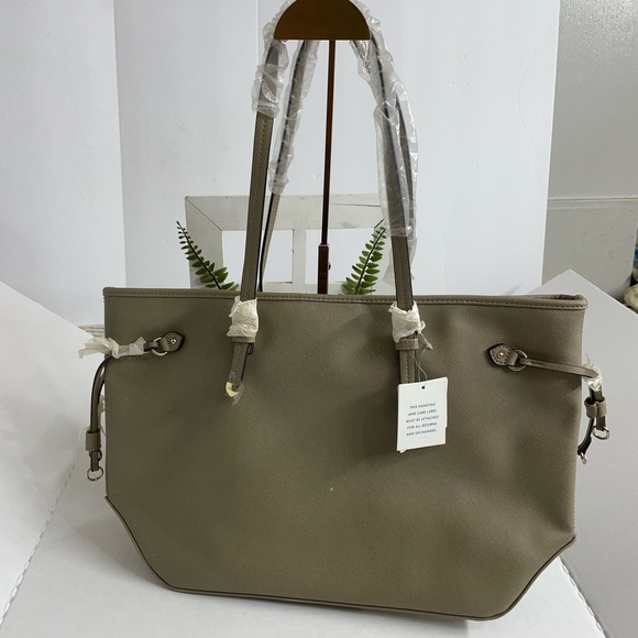 Handbags - Elegant large Tan Tote Bag